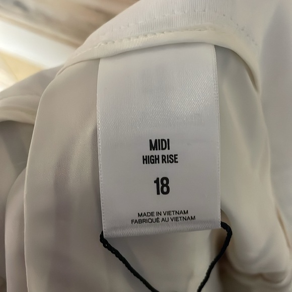 Express size 18 high rise midi white with multicolor stripes and tie 3” shorts - Picture 8 of 9